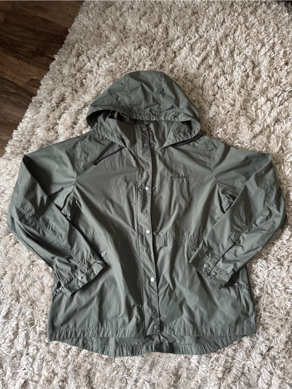 Columbia Muted Olive Green Rain Jacket Oversized Flattering Fit (waterproof)